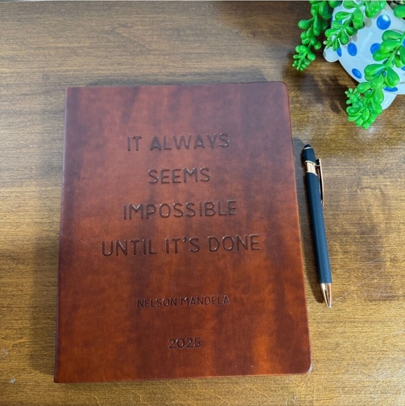 💕NWT 2025 Planner "IT ALWAYS SEEMS IMPOSSIBLE UNTIL IT'S DONE"💕 - Picture 2 of 9